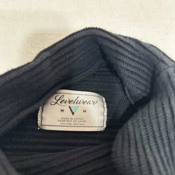 Sweater - Picture 4 of 4